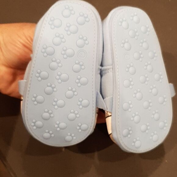 Baby Shark Slippers. NEW. - Picture 4 of 7